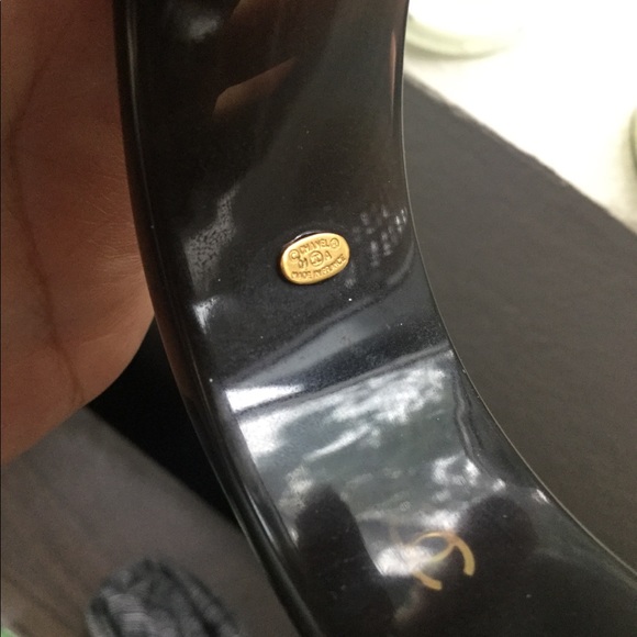 CHANEL Vintage thick resin bangle - Picture 5 of 6